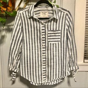 Abercrombie & Fitch white/Blue button down top